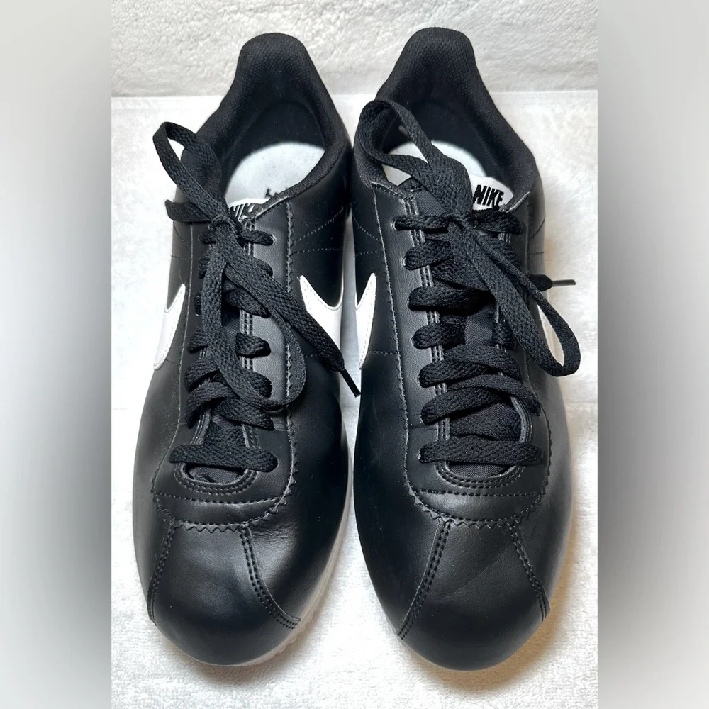 Nike Cortez unisex black and white classic style tennis shoes sneakers‎ retro